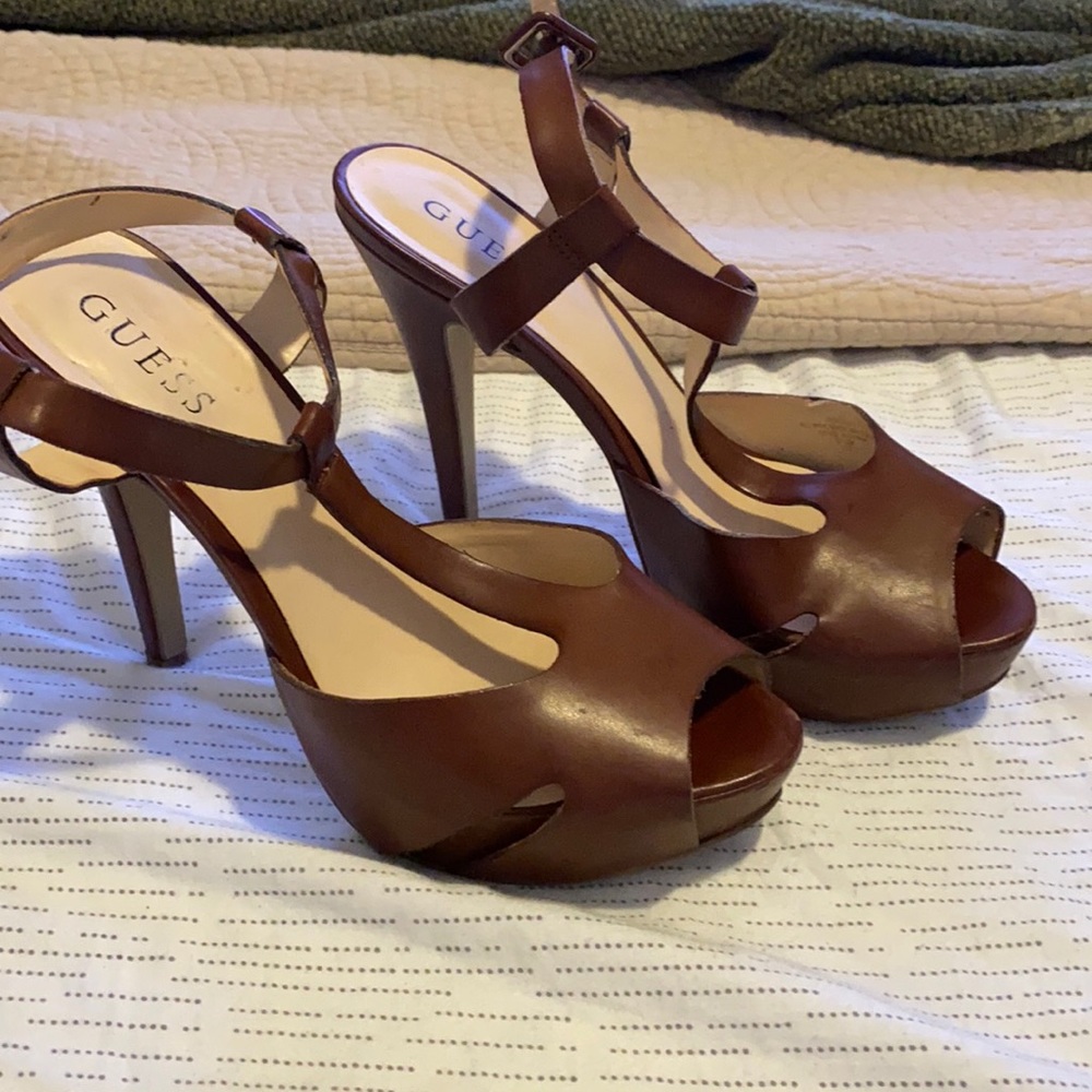 Guess 5.5” brown heels